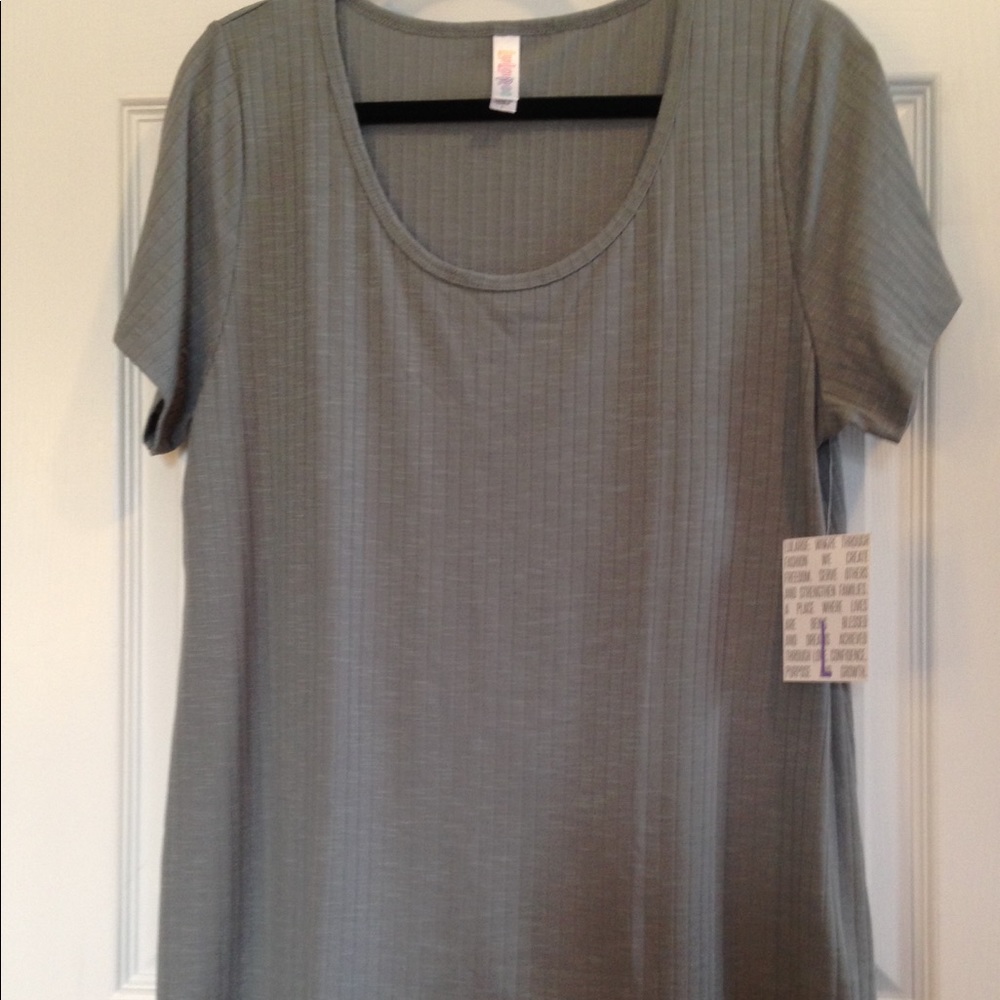 BNWT LLR LARGE CLASSIC T
